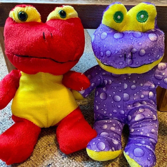 2 Pieces Lot of Kellytoy Plush Frogs - Picture 1 of 5